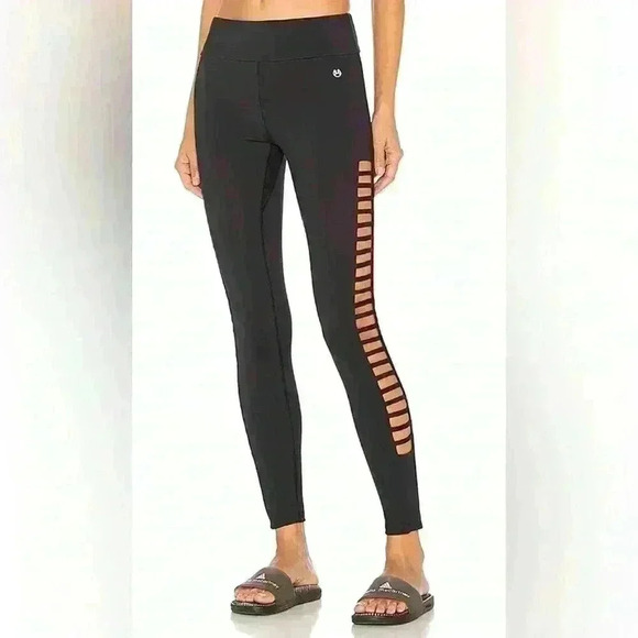 Maaji Pants - NWOT Revolve Maaji Camera Roll Legging Black Size Large